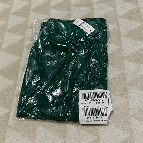 J crew puff sleeve satin back crepe top green - Picture 3 of 3